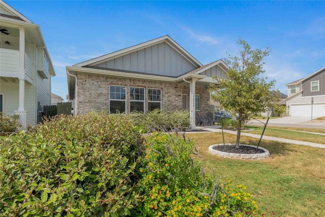 view of front of property with a front yard