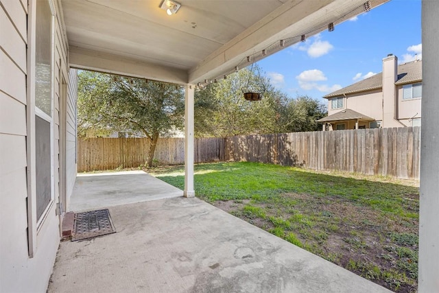 view of yard featuring a patio