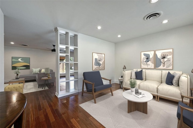 living room featuring visible vents, baseboards, recessed lighting, wood finished floors, and a ceiling fan