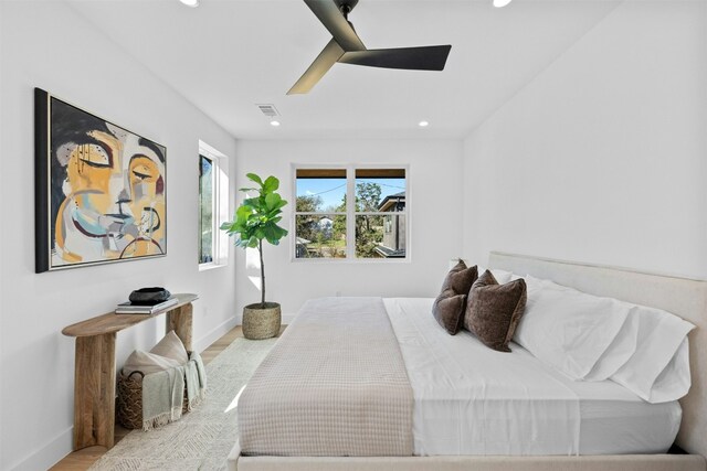 bedroom with ceiling fan