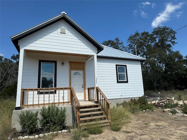 view of front facade with covered porch