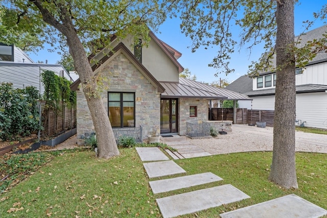 view of front of property with a front yard