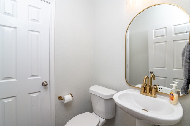 bathroom featuring toilet and sink