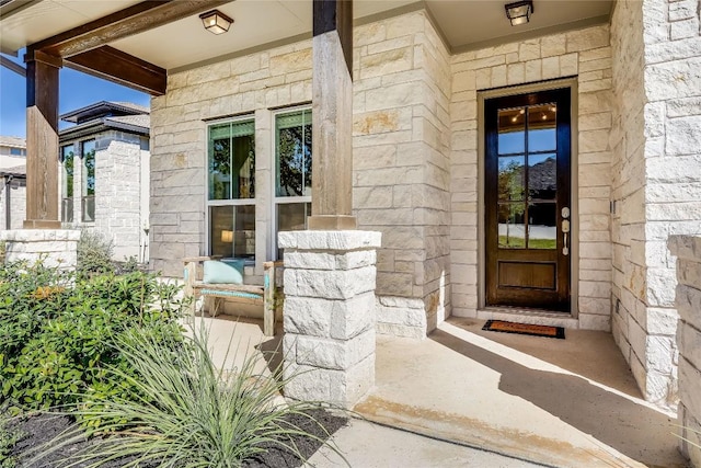 property entrance featuring stone siding