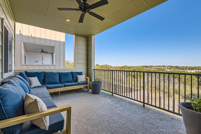 balcony featuring an outdoor living space and ceiling fan