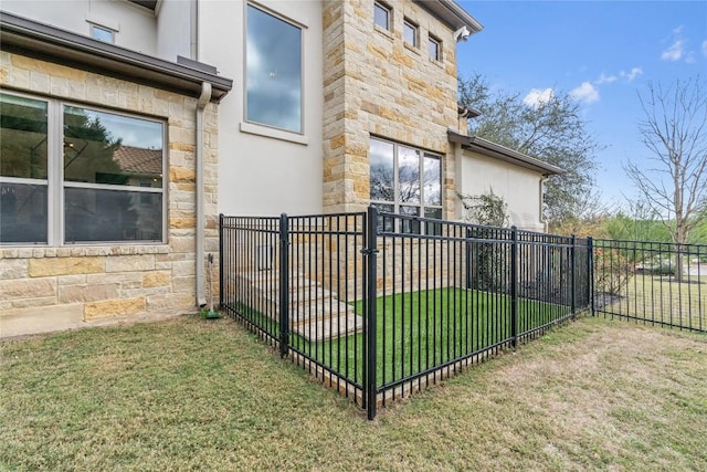 view of side of property featuring a yard