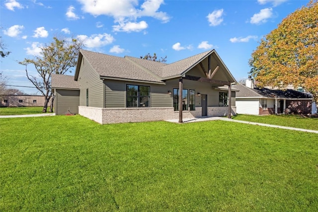 view of front of property featuring a patio area and a front lawn