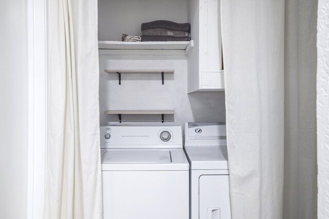 806 W 24th St Unit 300, Austin, TX 78705 - laundry room with washer and dryer