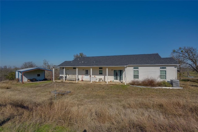 15701 Forest Glenn Cv, Del Valle, TX 78617 - view of front facade featuring cooling unit and a front yard