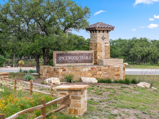 view of community / neighborhood sign