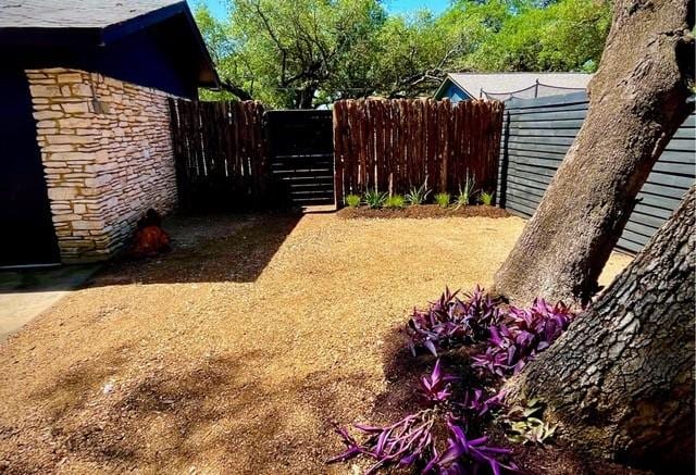 309 Rowland Dr, Austin, TX 78745 - view of yard