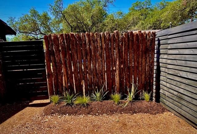 309 Rowland Dr, Austin, TX 78745 - view of yard