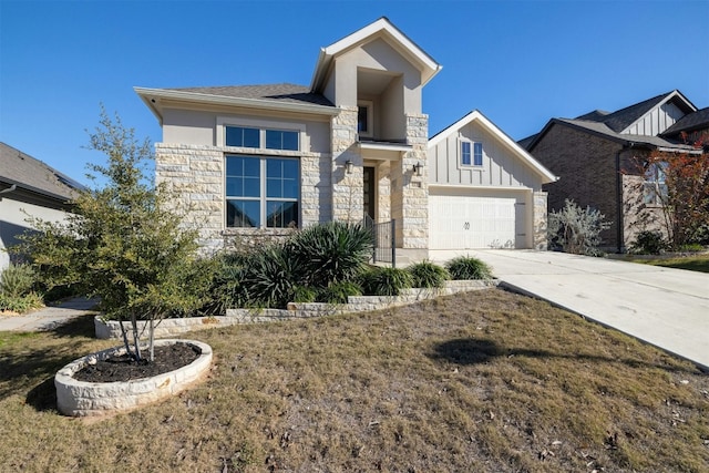 view of front of home featuring a front yard