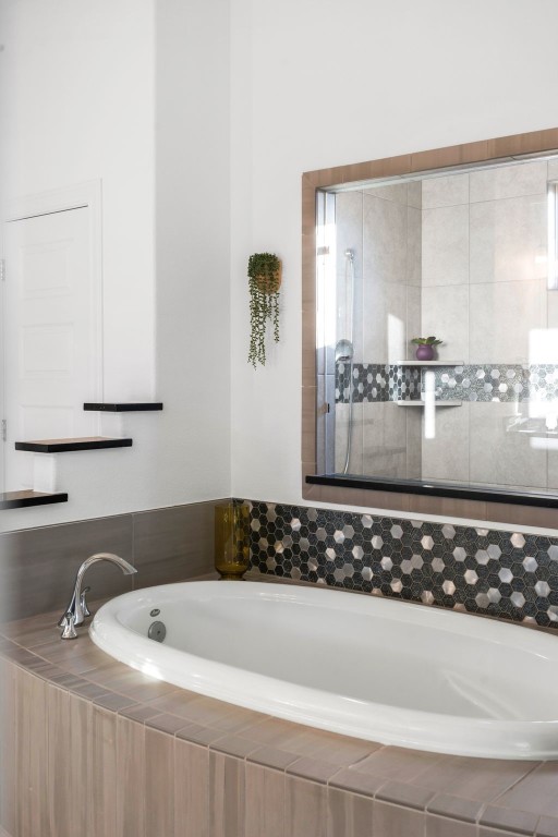 bathroom featuring tiled tub