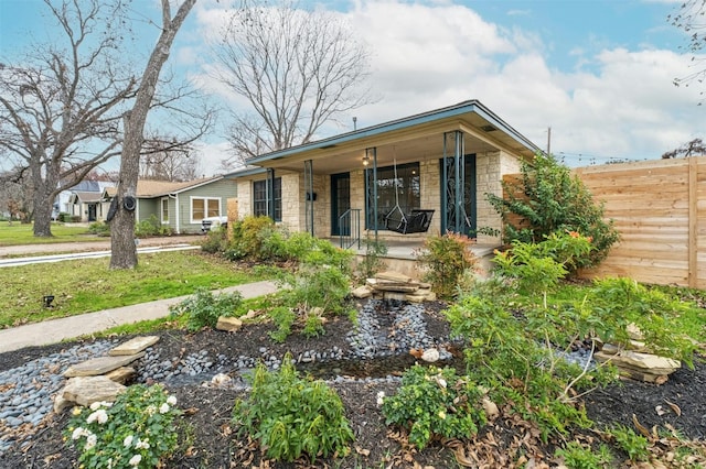 ranch-style house featuring covered porch