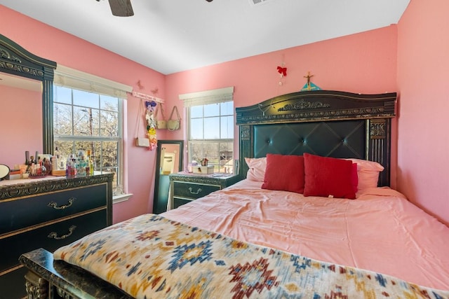 bedroom with ceiling fan