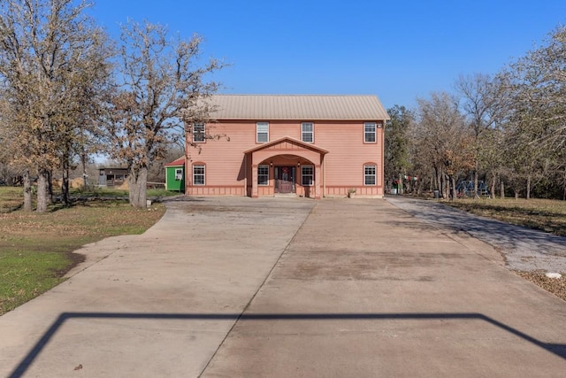 view of front facade with covered porch