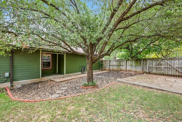 view of yard with a patio