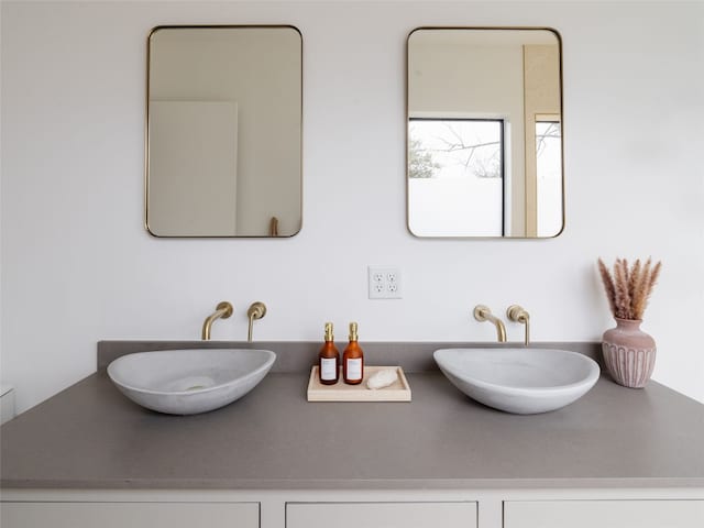 bathroom featuring sink