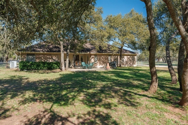 view of front facade featuring a patio area and a front yard