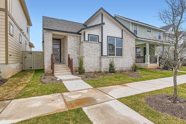 view of front of home featuring a front lawn