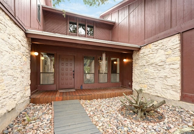 doorway to property featuring covered porch