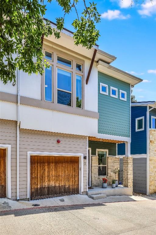 view of front of house featuring a garage