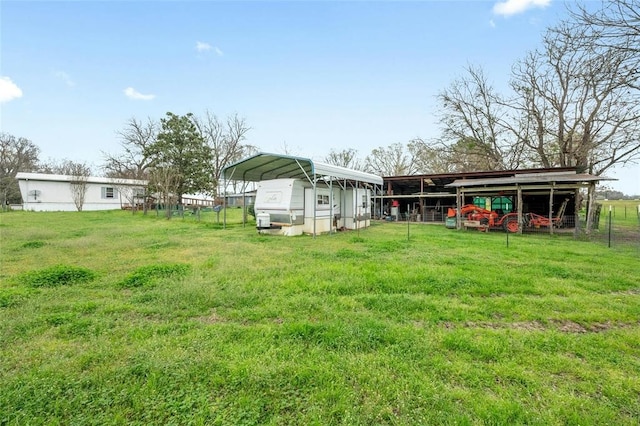 view of yard with an outbuilding