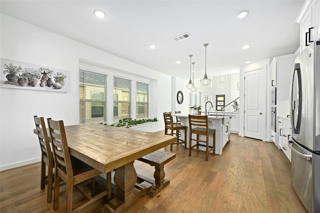 dining room featuring recessed lighting, dark wood-style flooring, visible vents, and baseboards