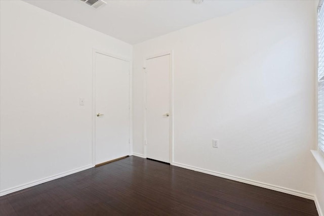 spare room with dark hardwood / wood-style floors