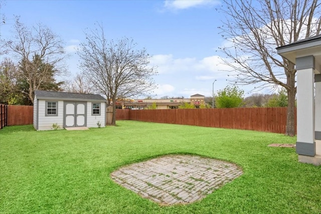 view of yard with a storage unit