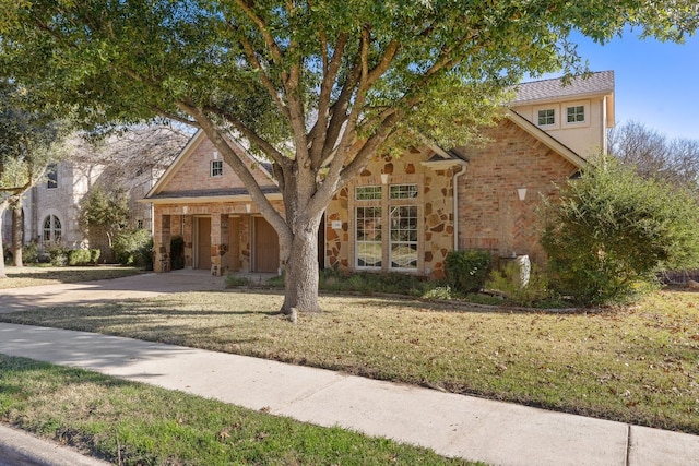 view of front facade with a front yard