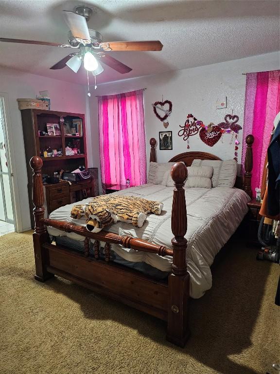 bedroom featuring carpet, ceiling fan, and a textured ceiling