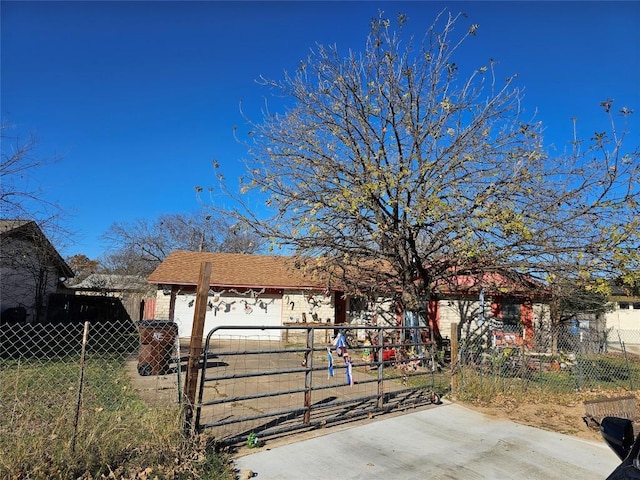 view of front of property