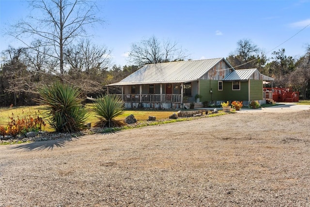 view of front facade featuring a porch