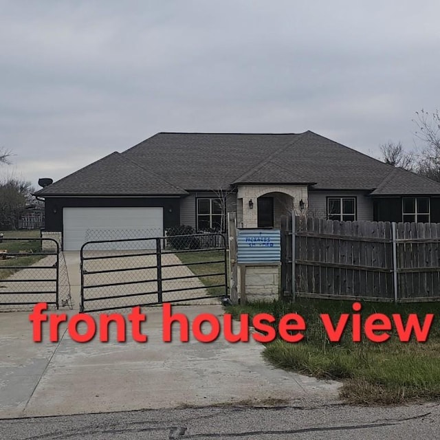 view of front facade with a garage