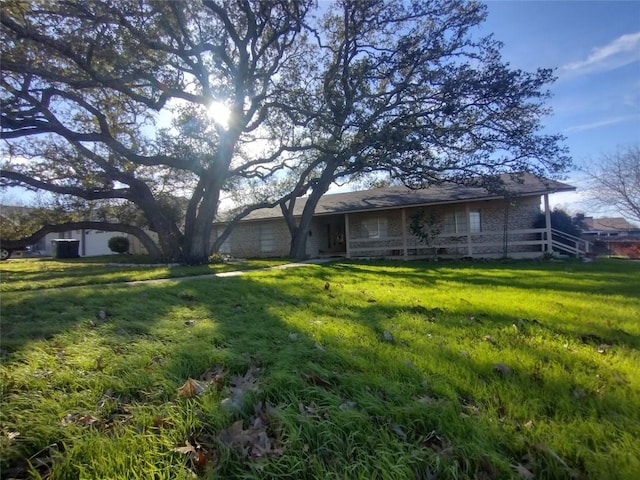 view of front of house featuring a front yard