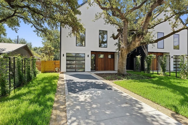 modern home featuring a front yard