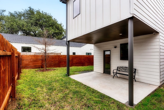 view of yard with a patio