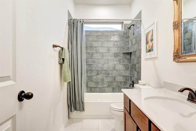 full bathroom with shower / tub combo with curtain, vanity, and toilet