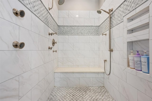 bathroom featuring a tile shower