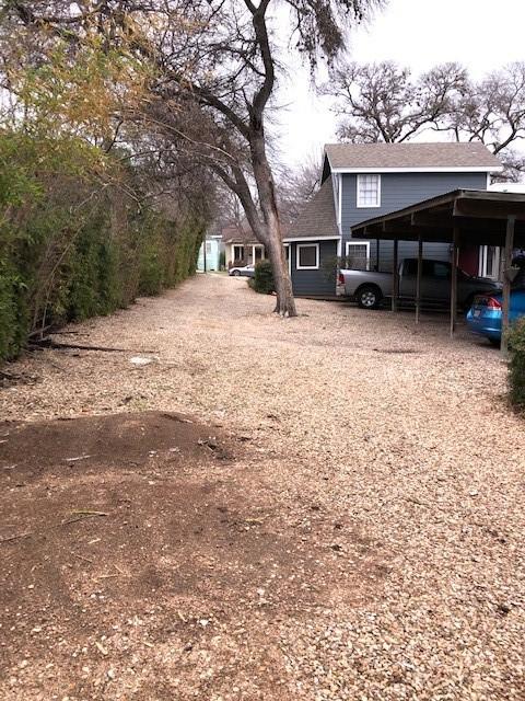 view of yard with a carport