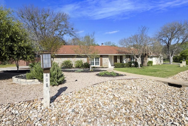 408 Silver Spur, Horseshoe Bay, TX 78657 - view of front of house with a tiled roof and a front lawn