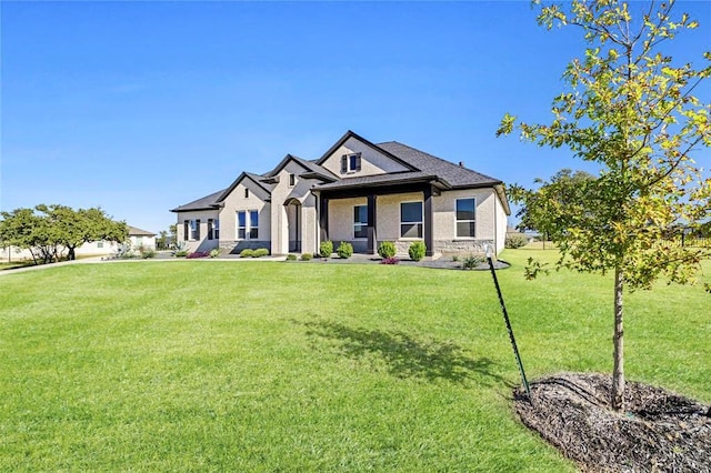 craftsman-style house featuring a front yard