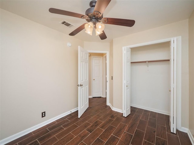 unfurnished bedroom featuring ceiling fan and a closet