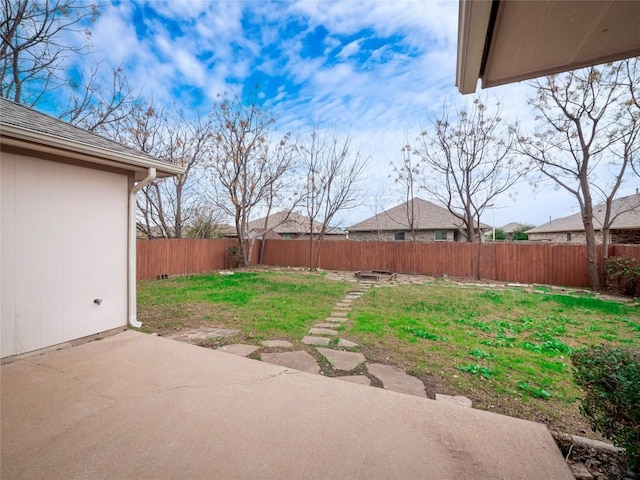 view of yard featuring a patio area