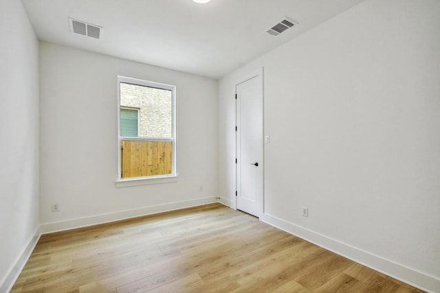 192 Bay Breeze Dr, Kyle, TX 78640 - empty room featuring light wood finished floors and baseboards