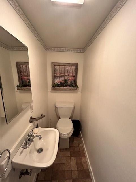 bathroom featuring toilet and sink