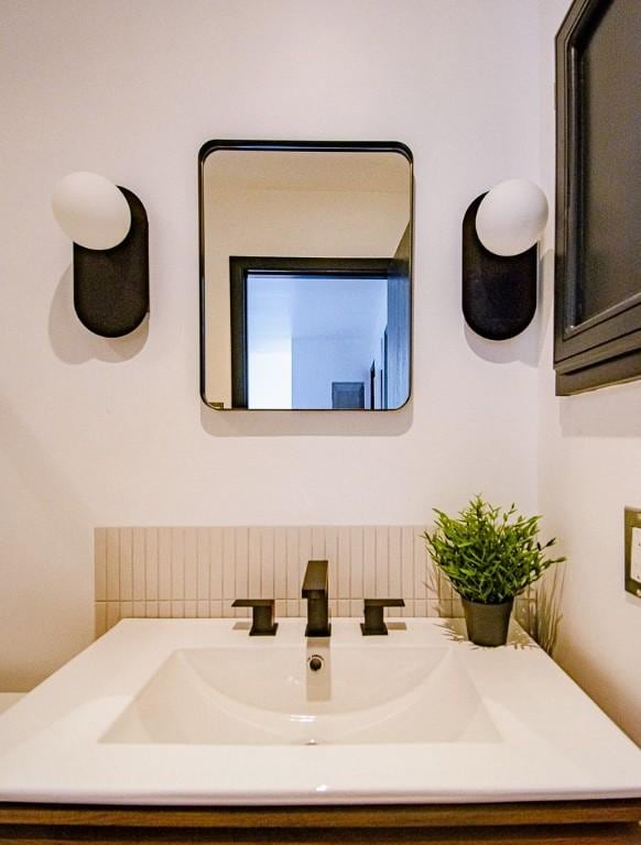 bathroom featuring decorative backsplash and vanity