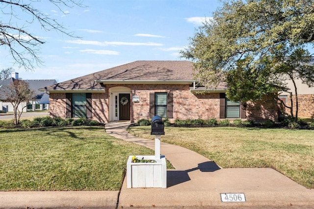 single story home featuring a front lawn